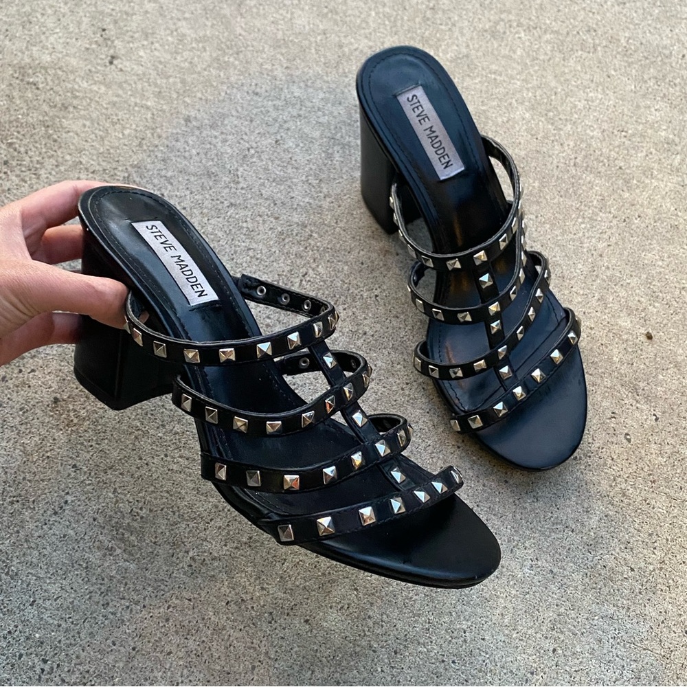 Steve Madden Studded Black Heel. Size 8. Worn twice. EXCELLENT condition.